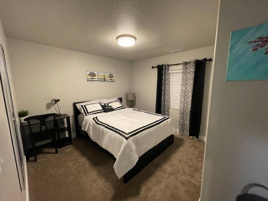 Exotic Basement Apartment, Fully Furnished Прово Екстериор снимка