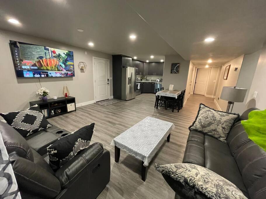 Exotic Basement Apartment, Fully Furnished Прово Екстериор снимка